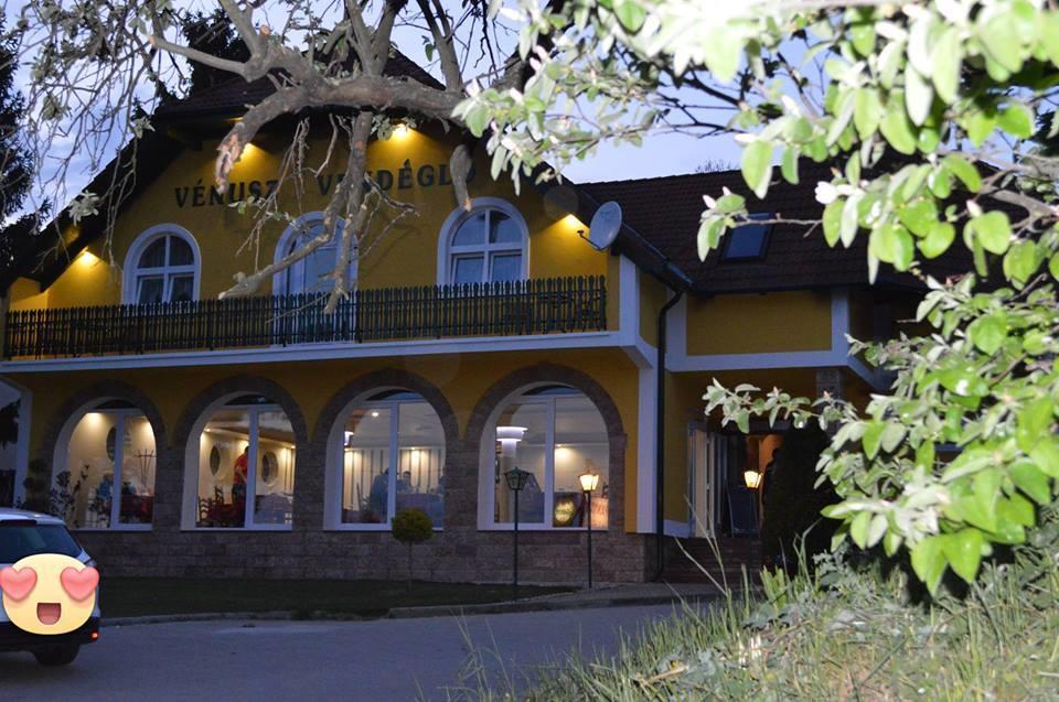 Venusz Panzio Es Vendeglo Bed & Breakfast Bagod Exterior photo